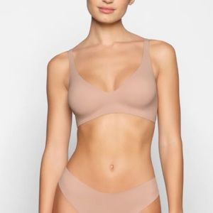 Skims Nude Plunge Bralette